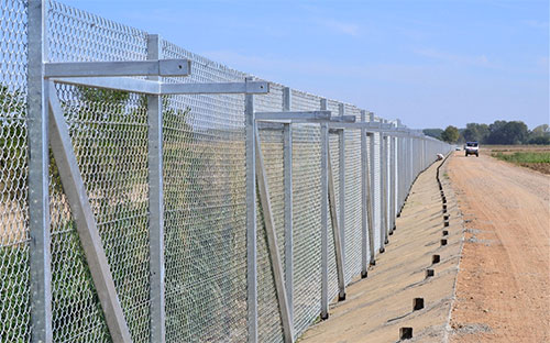 Border fence