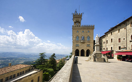 Public Palace and Statue of Liberty, San Marino