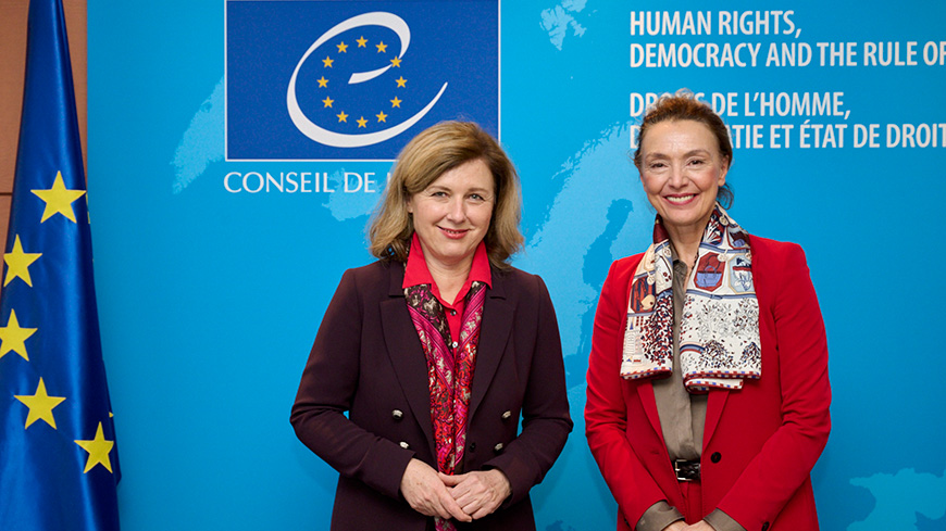 La secretaria general se reúne con la vicepresidenta de Valores y Transparencia de la Comisión Europea