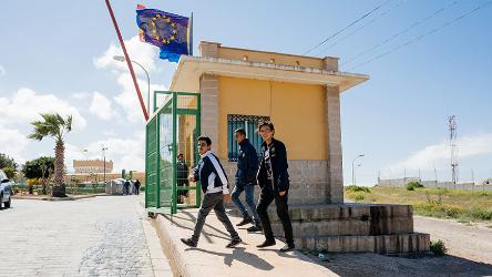 Trotz Problemen beim Umgang mit gemischter Migration muss Spanien auch in Melilla und Ceuta wirksamen Zugang zu Asyl gewährleisten