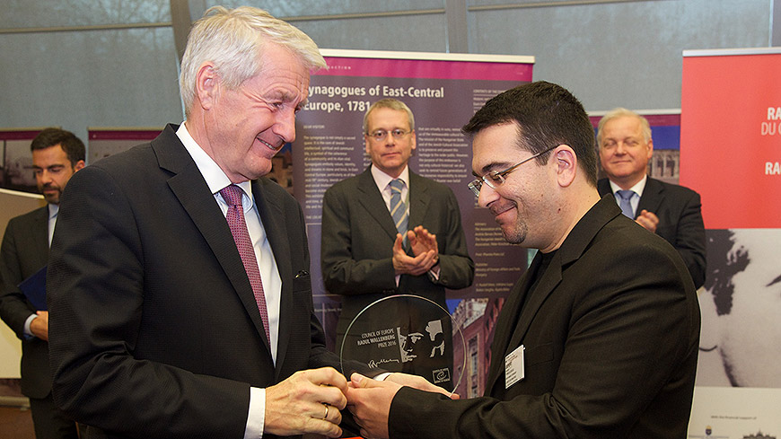 Aide aux réfugiés en Méditerranée : le Prix Raoul Wallenberg a été décerné à l’Association grecque “Agkalia”