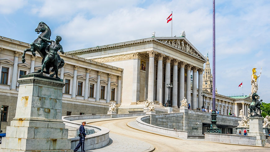 © Shutterstock. Здание Парламента (Вена)