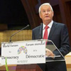 thorbjorn jagland parlant dans l'hémicycle du conseil de l'europe