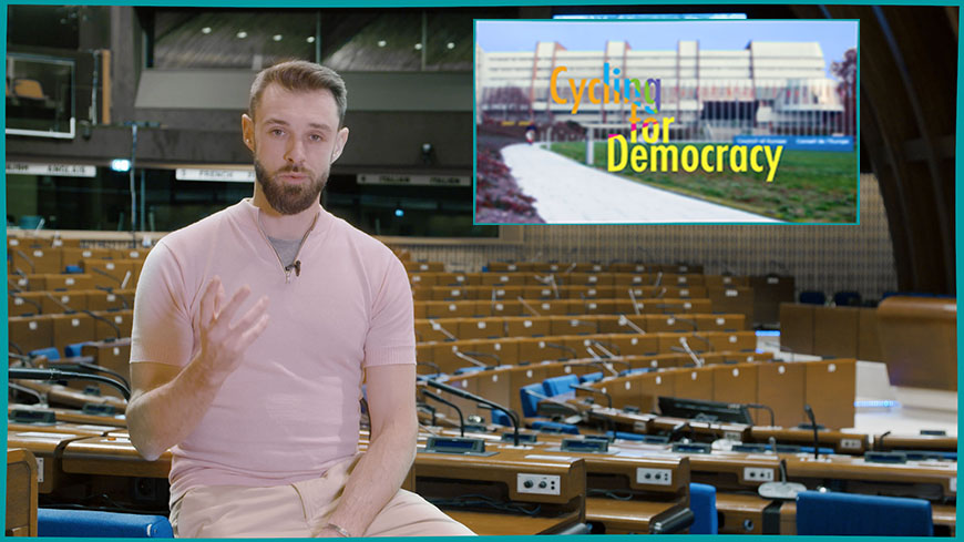 Watch the teaser of "Cycling for Democracy", the new Forum's web series