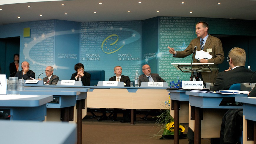 Conférence pour le 10e anniversaire du GRECO (Strasbourg, 5 octobre 2009) et 44e réunion plénière (6-8 octobre 2009)