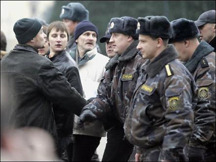 Правозащитники в Беларуси подвергаются жестоким преследованиям