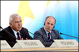 Adam Daniel Rotfeld, outgoing President of the Committee of Ministers and Minister for Foreign Affairs (left) and Giovanni Di Stasi, President of the Congress of Local and Regional Authorities of Europe