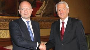 Il Segretario britannico agli Affari esteri William Hague e il Segretario generale Thorbj&oslash;rn Jagland