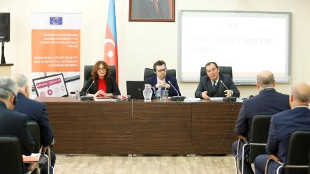 Formation des juges-orateurs et des candidats aux postes de juge sur la liberté d'expression et l'égalité des genres à Bakou