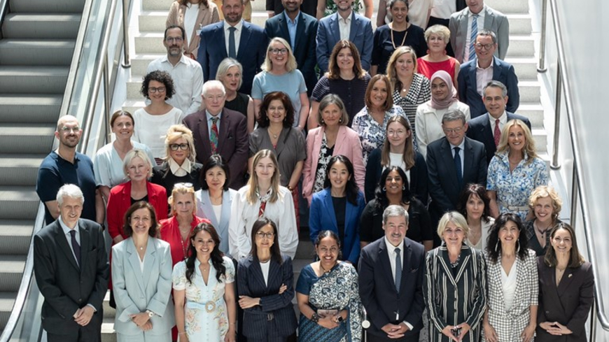 Le Conseil de l’Europe présente une nouvelle recommandation sur l’obligation de rendre des comptes en matière de violences à l’égard des femmes et des filles facilitée par la technologie lors d’une réunion de l’OCDE.