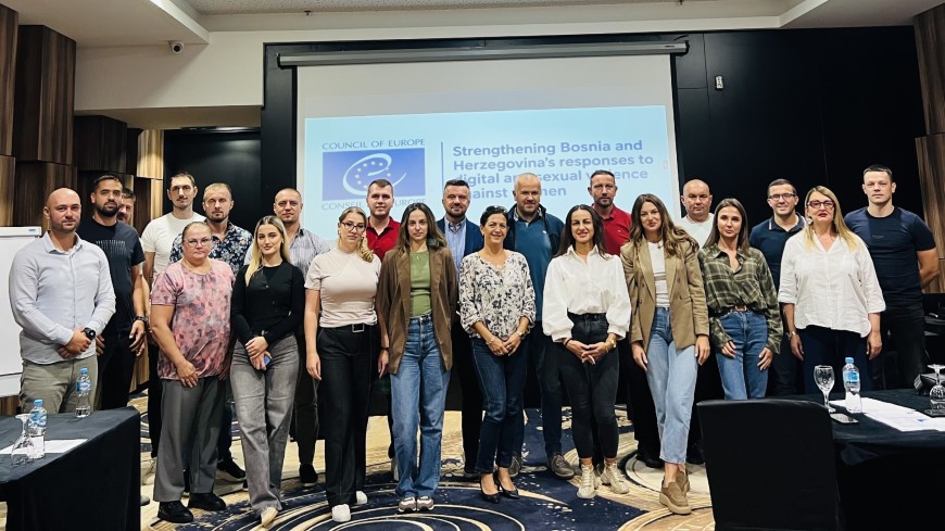 21 policiers et policières certifié·es pour répondre à la violence à l’égard des femmes facilitée par la technologie en Bosnie-Herzégovine