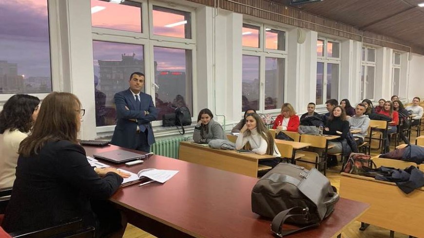 Des étudiant.e.s du Kosovo* ont échangé sur le rôle des jeunes professionnel.le.s du droit dans la lutte contre l'inégalité entre les femmes et les hommes