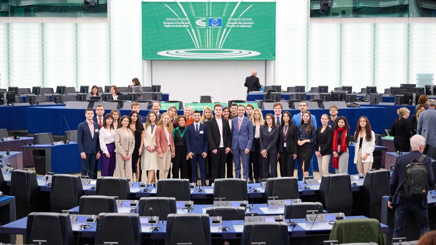 Call for applications for young people - “Rejuvenating politics” initiative