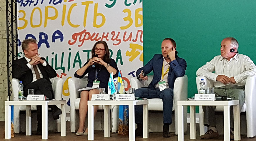 “Strengthening the capacities of mayors, councillors and young leaders is essential to build a genuine local democracy in Ukraine”, says Congress President