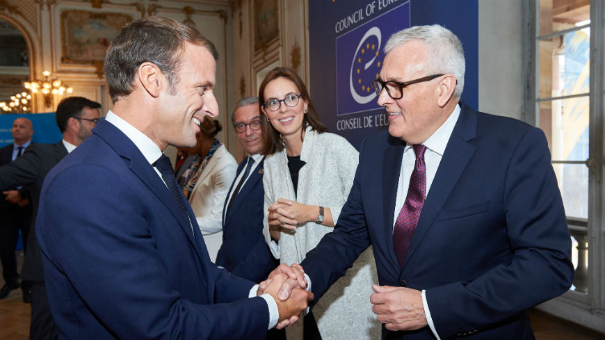 Le Président du Congrès rencontre le Président de la République française