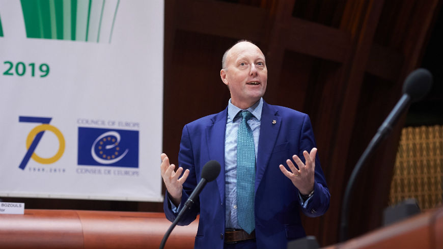 Andrew Dawson : « Une société inclusive doit tenir compte de la diversité linguistique »