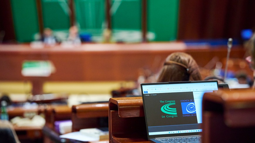 Le Congrès du Conseil de l’Europe adopte des recommandations pour développer des villes et régions intelligentes et pour lutter contre les discours de haine et les infox
