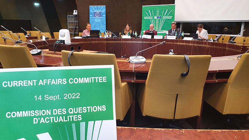 Commission des questions d’actualité : Femmes et enfants réfugiés, environnement et droit de l’homme, médias locaux et régionaux à l’ordre du jour