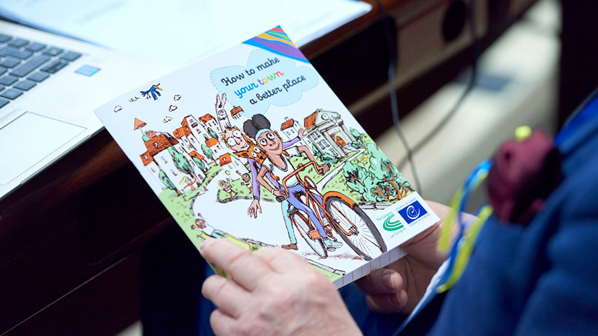 Enfants et villes durables : Le Congrès adopte des lignes directrices pour les collectivités territoriales