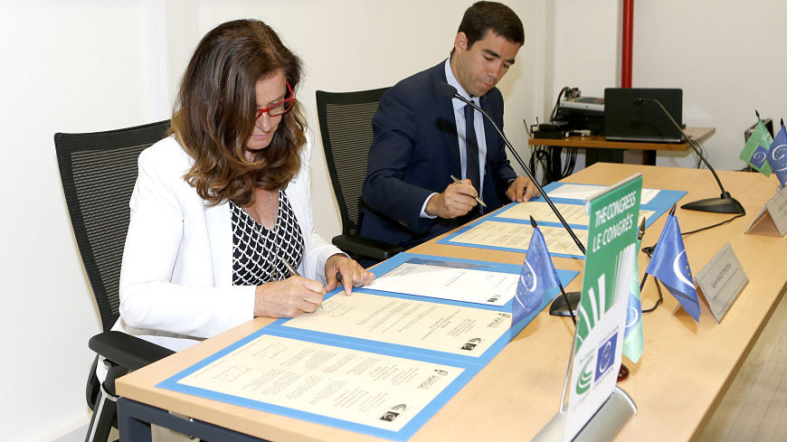 Secretary of State for Local Administration of Portugal signs a roadmap on local and regional democracy with the Congress