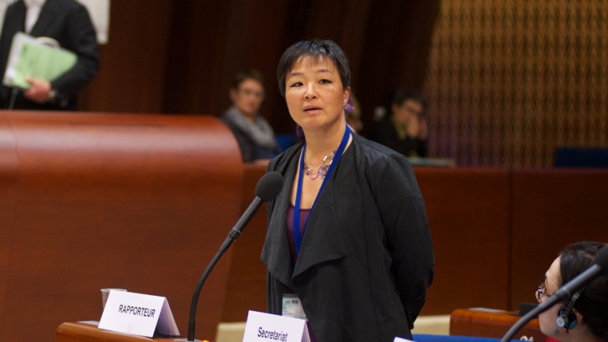 Yoomi Renström : « La proposition d’amendement de la Constitution lituanienne visant à exclure les couples de même sexe de la notion de vie familiale est un retour en arrière »