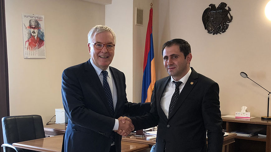 Le directeur du Congrès rencontre le nouveau ministre arménien de l'Administration territoriale et du développement