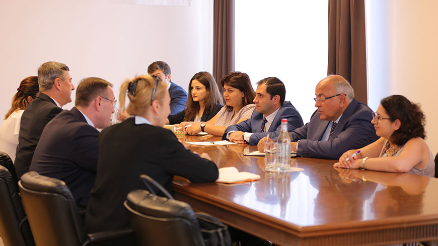 Le Secrétaire général du Congrès rencontre le Ministre arménien de l'administration territoriale et du développement