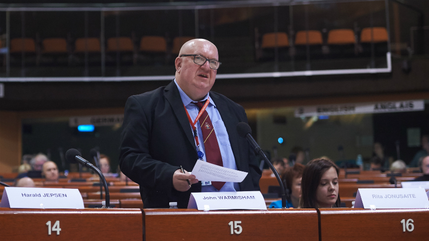 John WARMISHAM : « L’absence de nationalité est au cœur de nombreux problèmes auxquels les Roms sont confrontés en Europe »