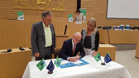 L’Association du comté de Baden-Württemberg signe le Pacte des villes et régions contre la violence sexuelle à l’égard des enfants