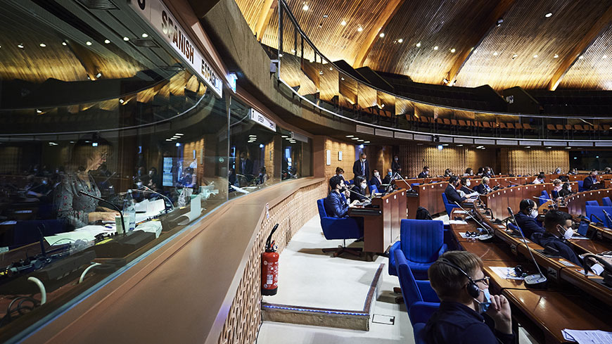 How to preserve local democracy in the face of fakes news and hate speech?