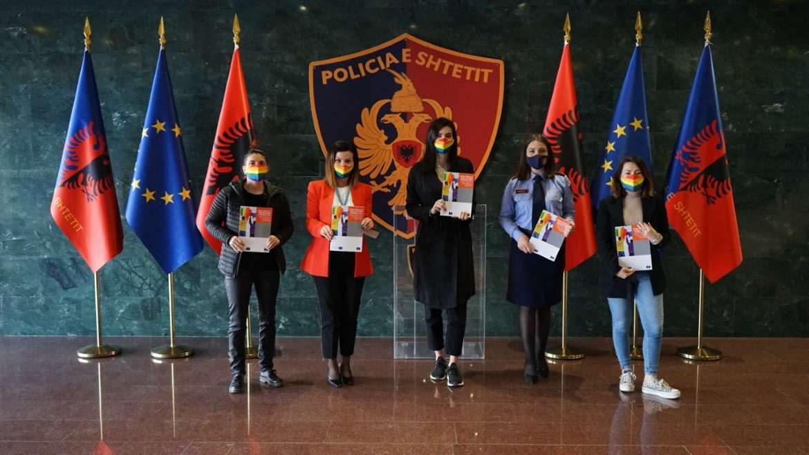 Le manuel pour combattre les crimes haineux contre les personnes LGBTI est désormais disponible en albanais