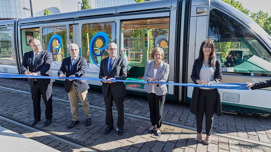 Présidence de la Grèce : Strasbourg inaugure une rame de tramway aux couleurs du drapeau hellénique