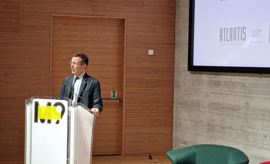 Which role for journalists in Sport and Economics?