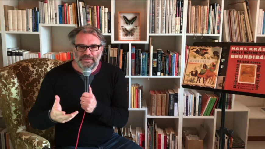 Matteo Corradini tells children about Terezin