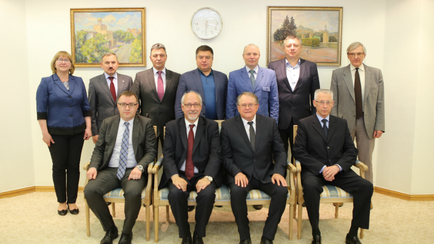 Visite d'étude à la Cour constitutionnelle d'Ukraine et consultations techniques sur l'exécution des arrêts
