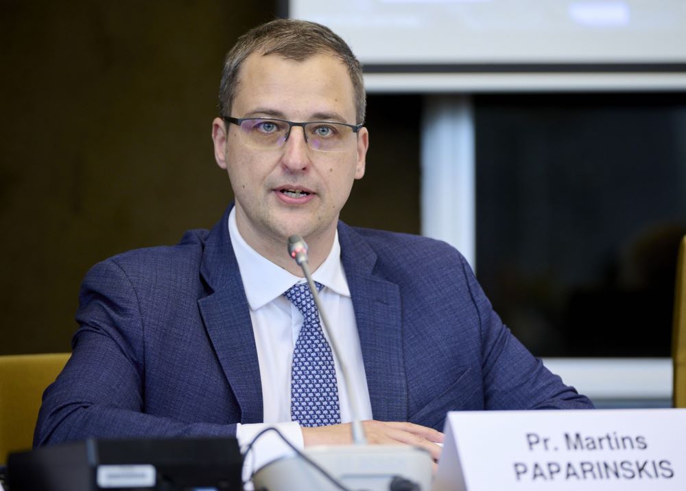 Professor Mārtiņš PAPARINSKIS
