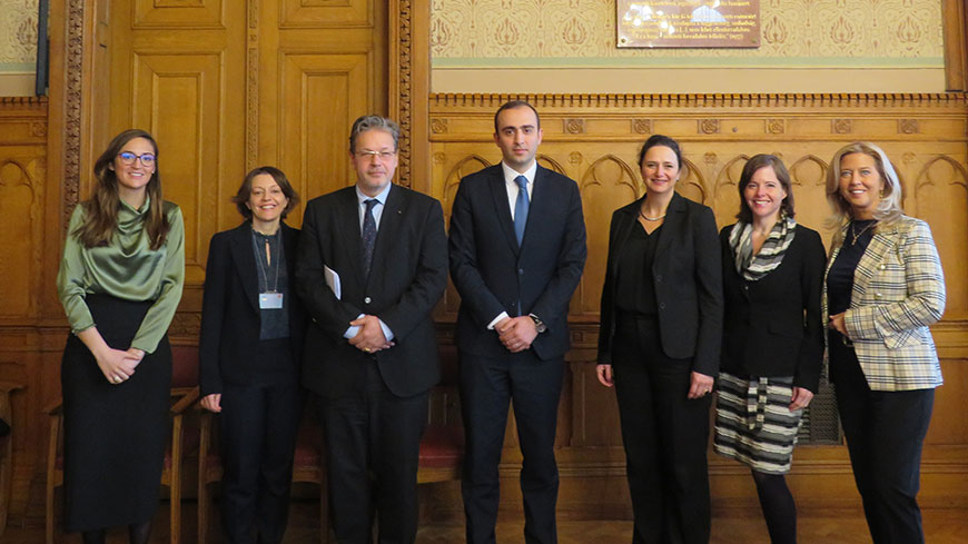 Rencontre avec des membres du Parlement hongrois : Mme Gabriella SELMECZI, Mme Monika Bartos et M. Imre VEJKEY.