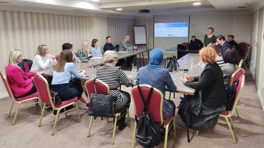 Schools and pedagogical institutions working together on establishing resource centers for democratic school culture