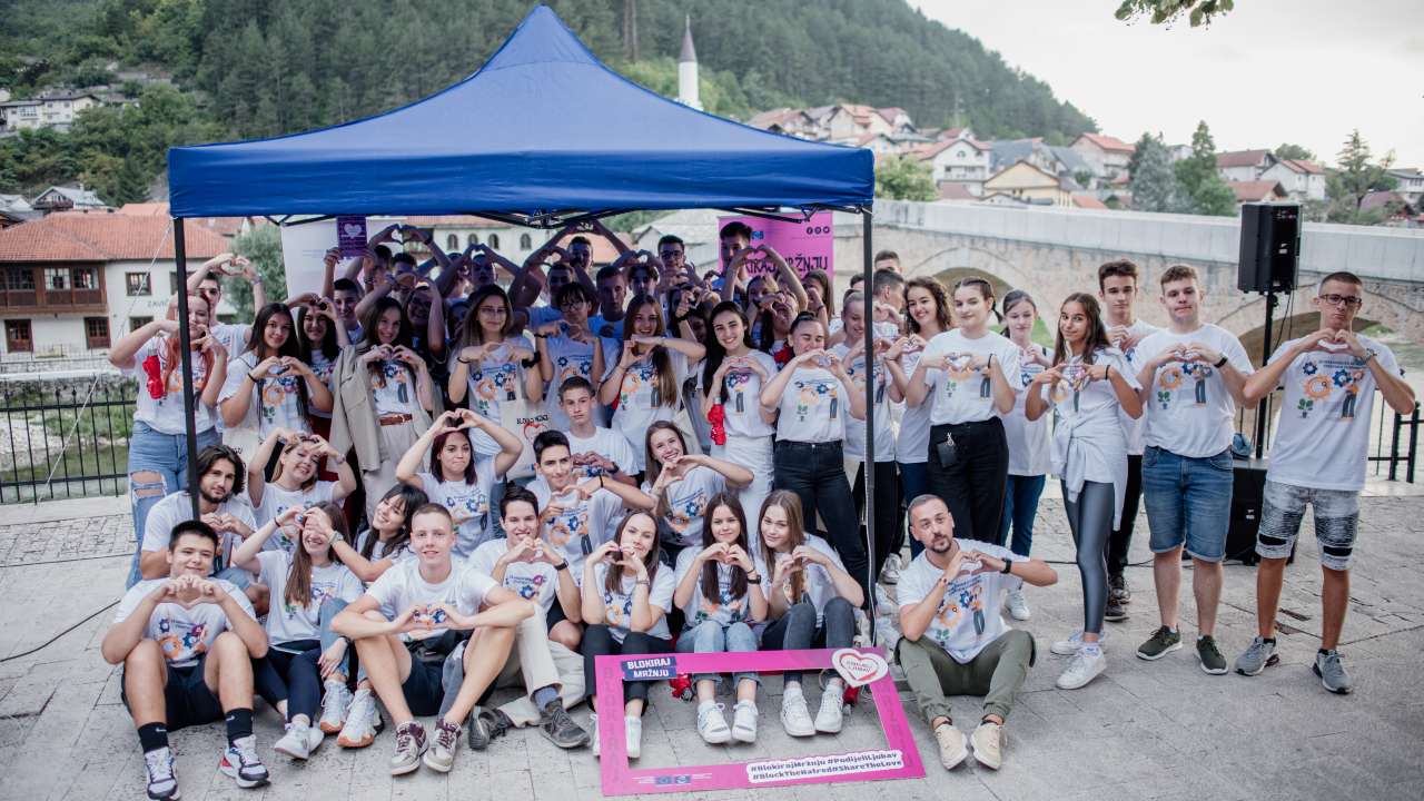 Učenici i učenice iz svih dijelova Bosne iz Hercegovine okupili se u Konjicu kako bi osudili govor mržnje i zlostavljanje