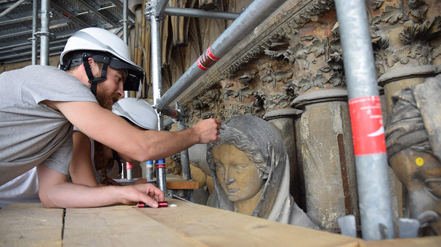 Becoming a professional by training on authentic heritage