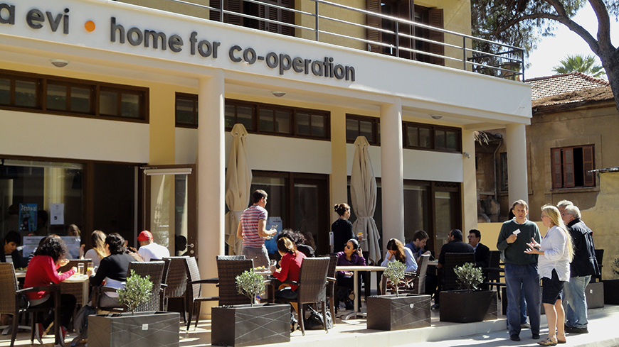 Maison de la coopération : Centre éducatif dans la zone tampon de Nicosie