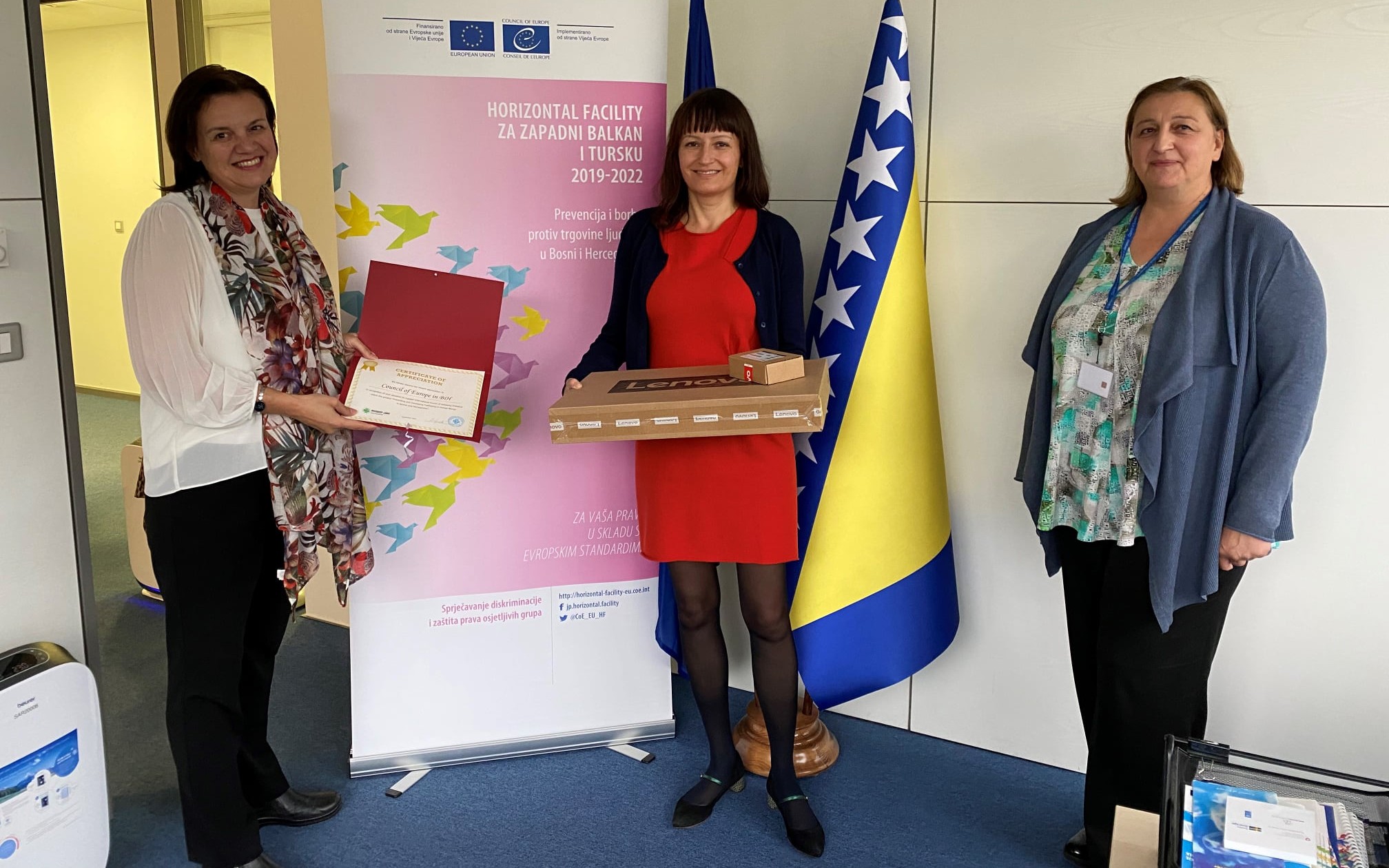 Šest organizacija civilnog društva koje pružaju direktnu podršku žrtvama trgovine ljudima u Bosni i Hercegovini dobilo IT opremu