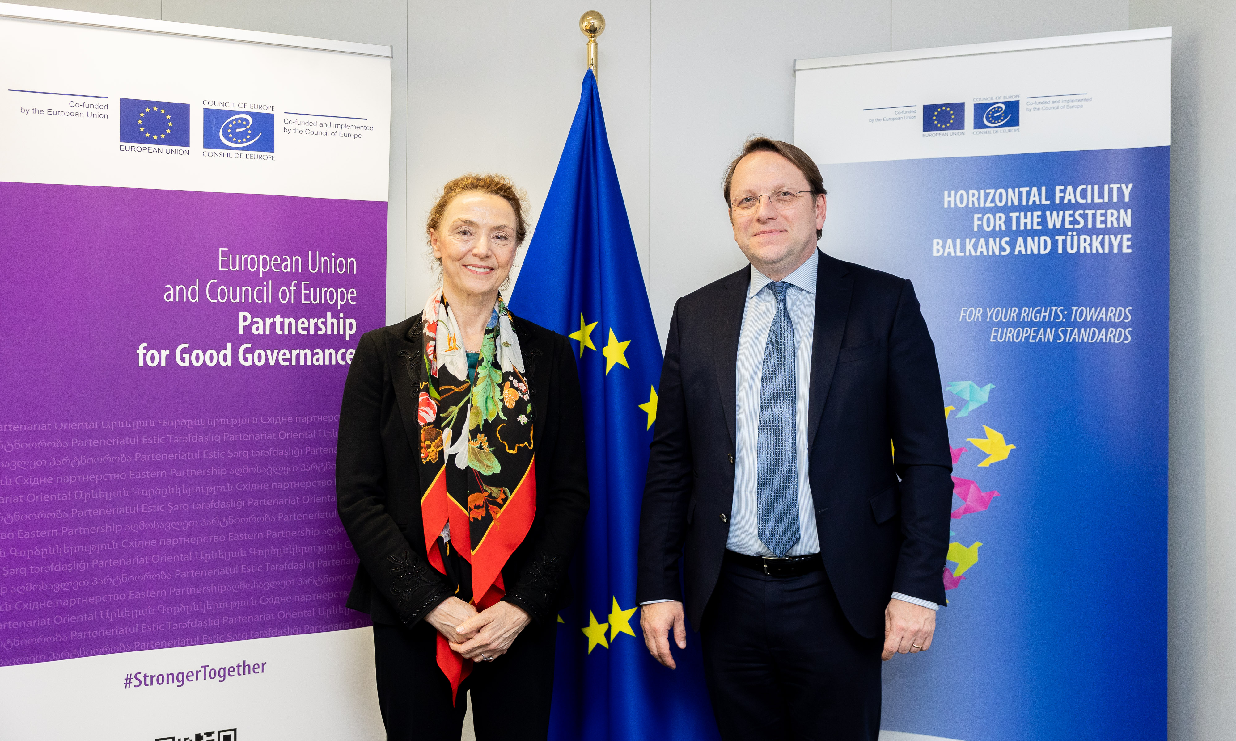 La Secrétaire Générale et le Commissaire européen à la politique de voisinage et à l'élargissement lancent deux grands programmes de coopération