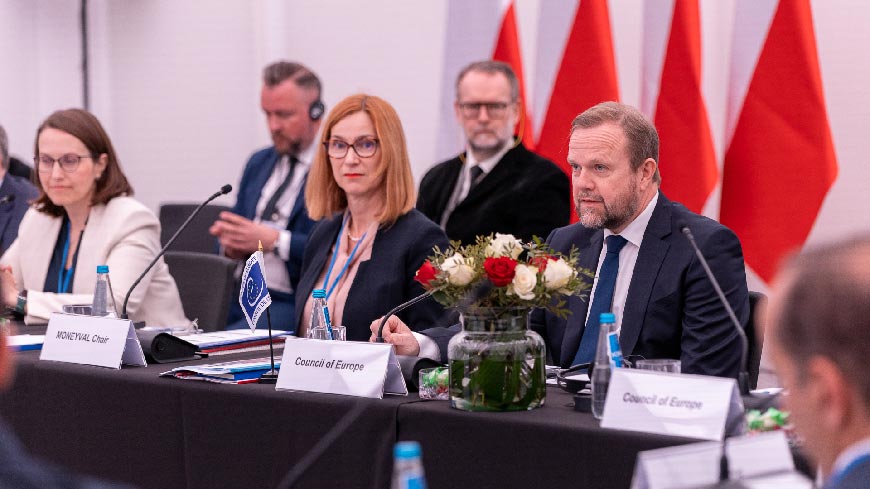 Los ministros de los Estados miembros del MONEYVAL se comprometen a intensificar la lucha contra el blanqueo de dinero y la financiación del terrorismo