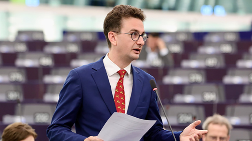L’Assemblea parlamentare condanna l’aggressione da parte della Russia contro l’Ucraina e lancia un appello per una pace globale, giusta e duratura