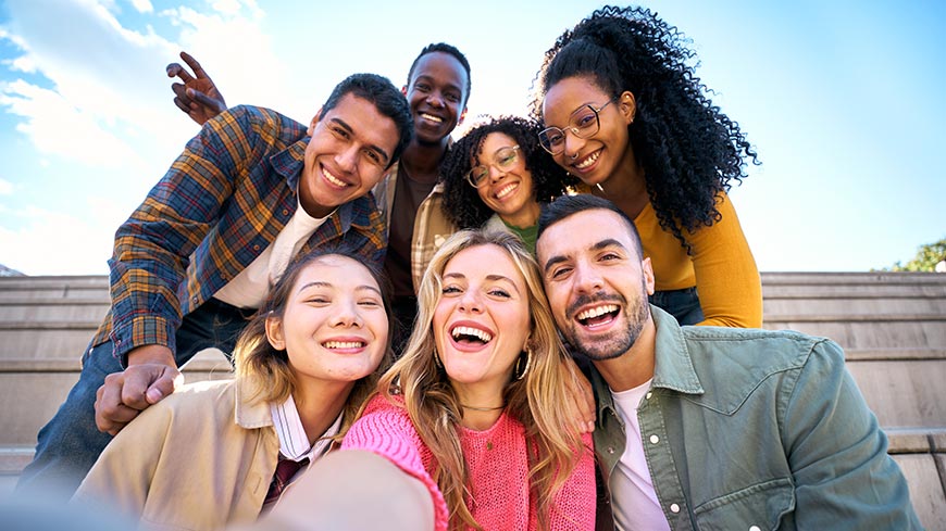 Le Congrès cherche à rajeunir la politique en encourageant les jeunes à participer à ses sessions plénières de 2025