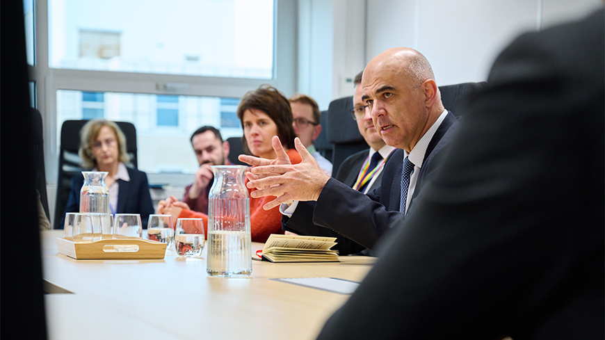 Staff at the Register of Damage for Ukraine, which is based in The Hague, exchanging with Secretary General Alain Berset