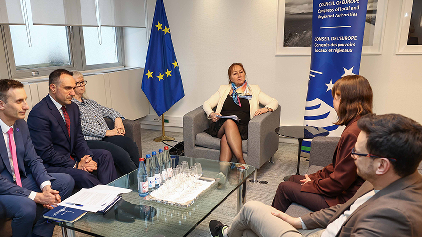 La Presidente del Congresso Gunn Marit Helgesen in un incontro con democratici russi in esilio