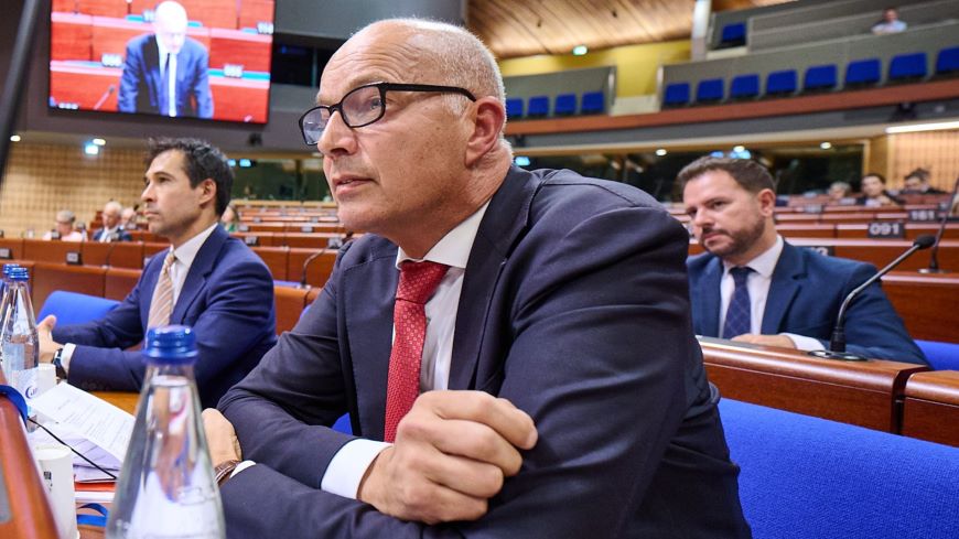 L'Assemblée parlementaire dénonce les menaces sur la Cour pénale internationale