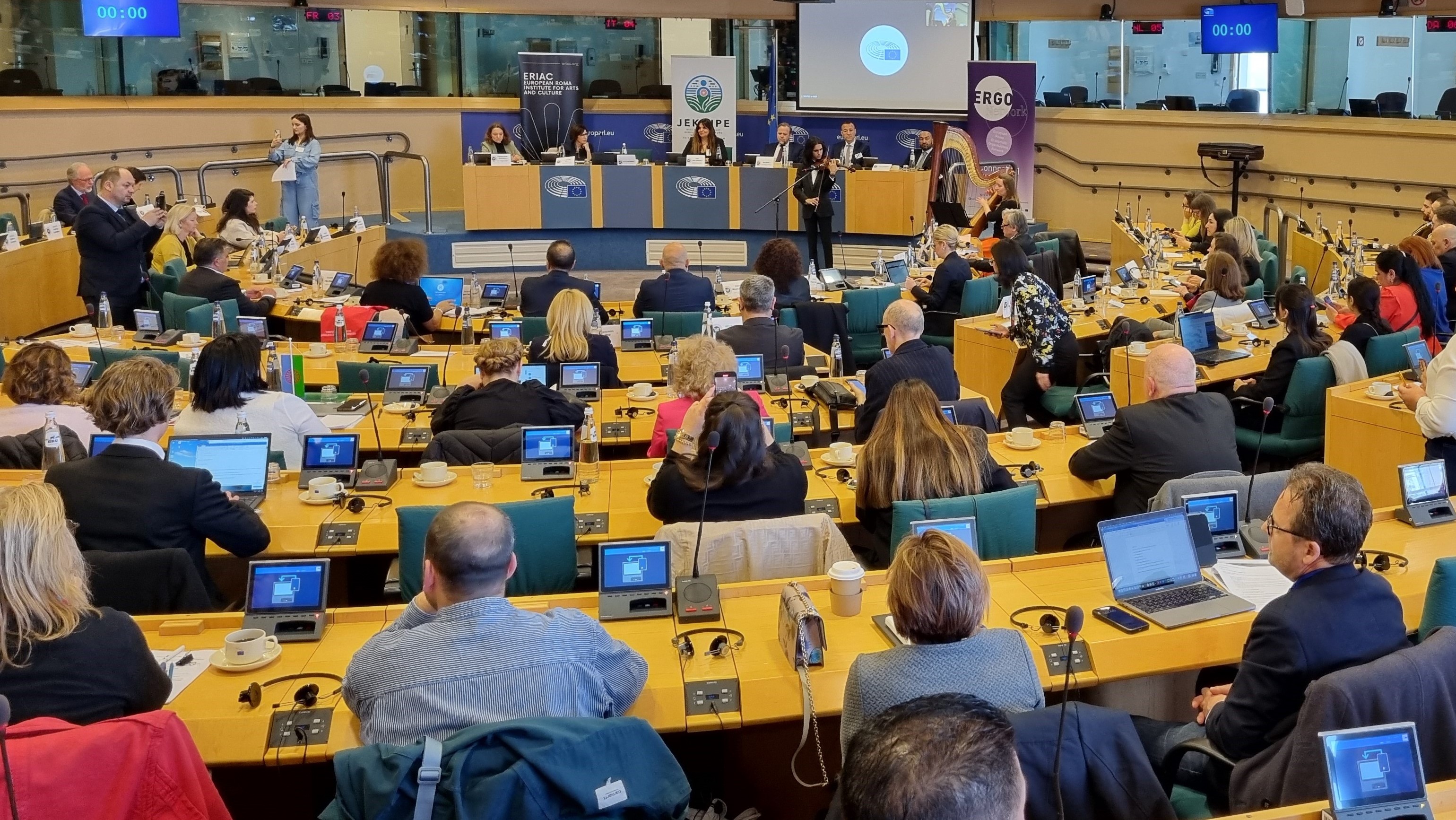 Journée internationale des Roms : appel à intégrer l'histoire et la culture roms dans les programmes scolaires